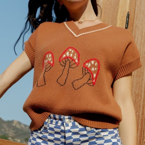 LISA SAYS GAH Fangio Vest in Fungo Camel - Picture 2 of 10